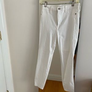 A&F white skinny jeans (jegging)
